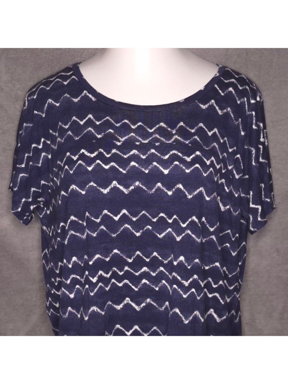 Old Navy Womens Navy & White Chevron Print Short Sleeve Top Large Lightweight